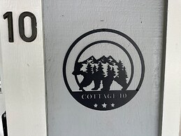 The Pines Inn and Cottages