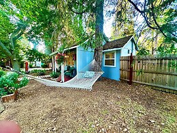 The Pines Inn and Cottages