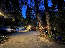 The Pines Inn and Cottages
