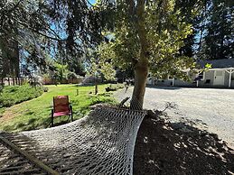 The Pines Inn and Cottages