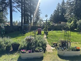 The Pines Inn and Cottages