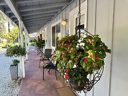 The Pines Inn and Cottages