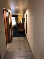Country View Inn & Suites