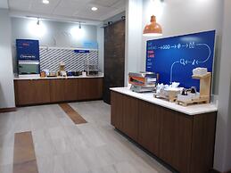 Holiday Inn Express & Suites Dallas Northeast - Arboretum by IHG