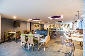 La Quinta by Wyndham Medellin