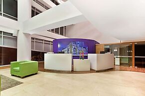 La Quinta by Wyndham Medellin