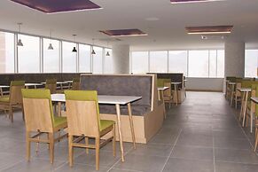 La Quinta by Wyndham Medellin