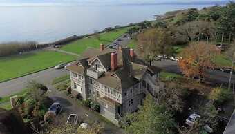 Dashwood Manor Seaside Bed & Breakfast