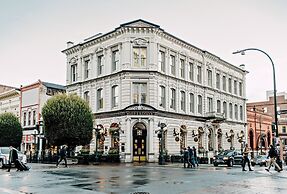 Dashwood Manor Seaside Bed & Breakfast