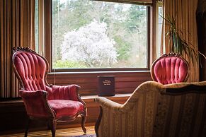 Dashwood Manor Seaside Bed & Breakfast