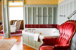 Dashwood Manor Seaside Bed & Breakfast