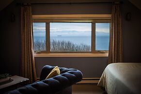 Dashwood Manor Seaside Bed & Breakfast