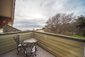 Dashwood Manor Seaside Bed & Breakfast