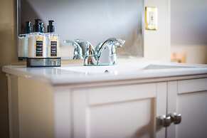 Dashwood Manor Seaside Bed & Breakfast