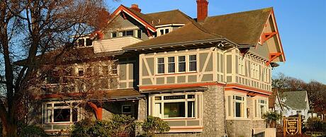 Dashwood Manor Seaside Bed & Breakfast