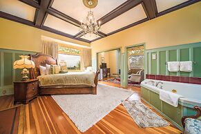 Dashwood Manor Seaside Bed & Breakfast