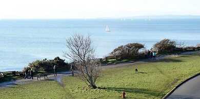 Dashwood Manor Seaside Bed & Breakfast