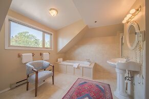 Dashwood Manor Seaside Bed & Breakfast