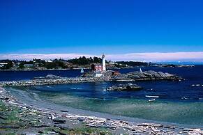 Dashwood Manor Seaside Bed & Breakfast