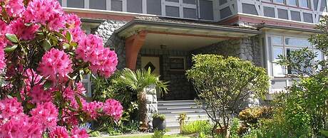 Dashwood Manor Seaside Bed & Breakfast