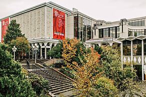 Dashwood Manor Seaside Bed & Breakfast