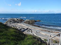 Dashwood Manor Seaside Bed & Breakfast