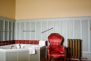 Dashwood Manor Seaside Bed & Breakfast