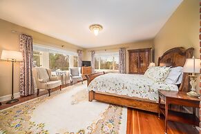 Dashwood Manor Seaside Bed & Breakfast