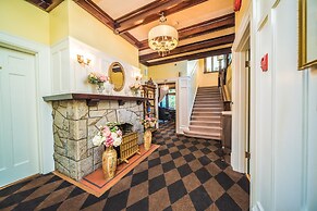 Dashwood Manor Seaside Bed & Breakfast