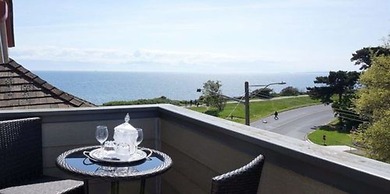 Dashwood Manor Seaside Bed & Breakfast