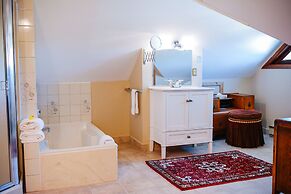 Dashwood Manor Seaside Bed & Breakfast