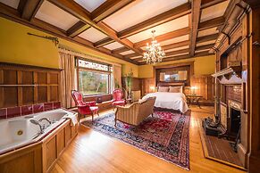 Dashwood Manor Seaside Bed & Breakfast