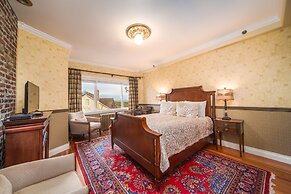 Dashwood Manor Seaside Bed & Breakfast