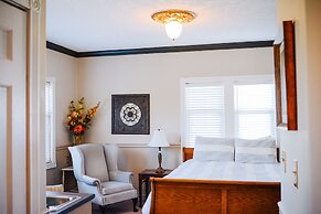 Dashwood Manor Seaside Bed & Breakfast