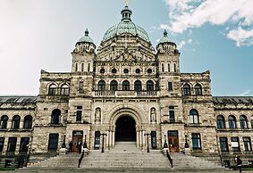 Dashwood Manor Seaside Bed & Breakfast