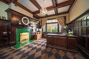 Dashwood Manor Seaside Bed & Breakfast