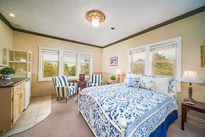 Dashwood Manor Seaside Bed & Breakfast