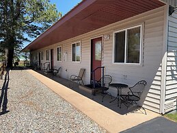 Mountain Landing Suites & RV Park