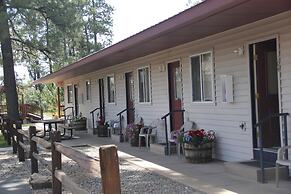 Mountain Landing Suites & RV Park