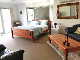 Lush & Co Auckland Bed & Breakfast