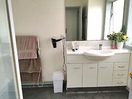 Lush & Co Auckland Bed & Breakfast