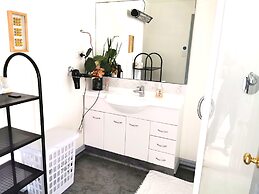 Lush & Co Auckland Bed & Breakfast