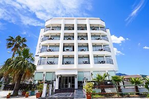 Aurasia SeaSide Hotel