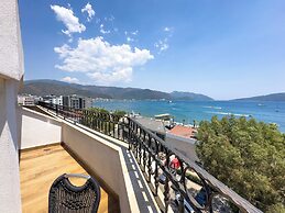 Aurasia SeaSide Hotel