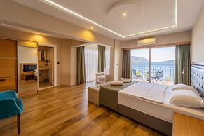 Aurasia SeaSide Hotel