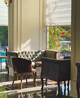 Aurasia SeaSide Hotel