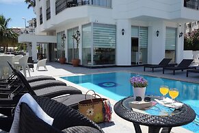 Aurasia SeaSide Hotel