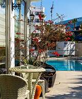 Aurasia SeaSide Hotel