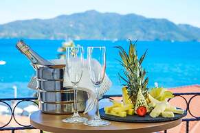 Aurasia SeaSide Hotel