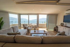 Aurasia SeaSide Hotel